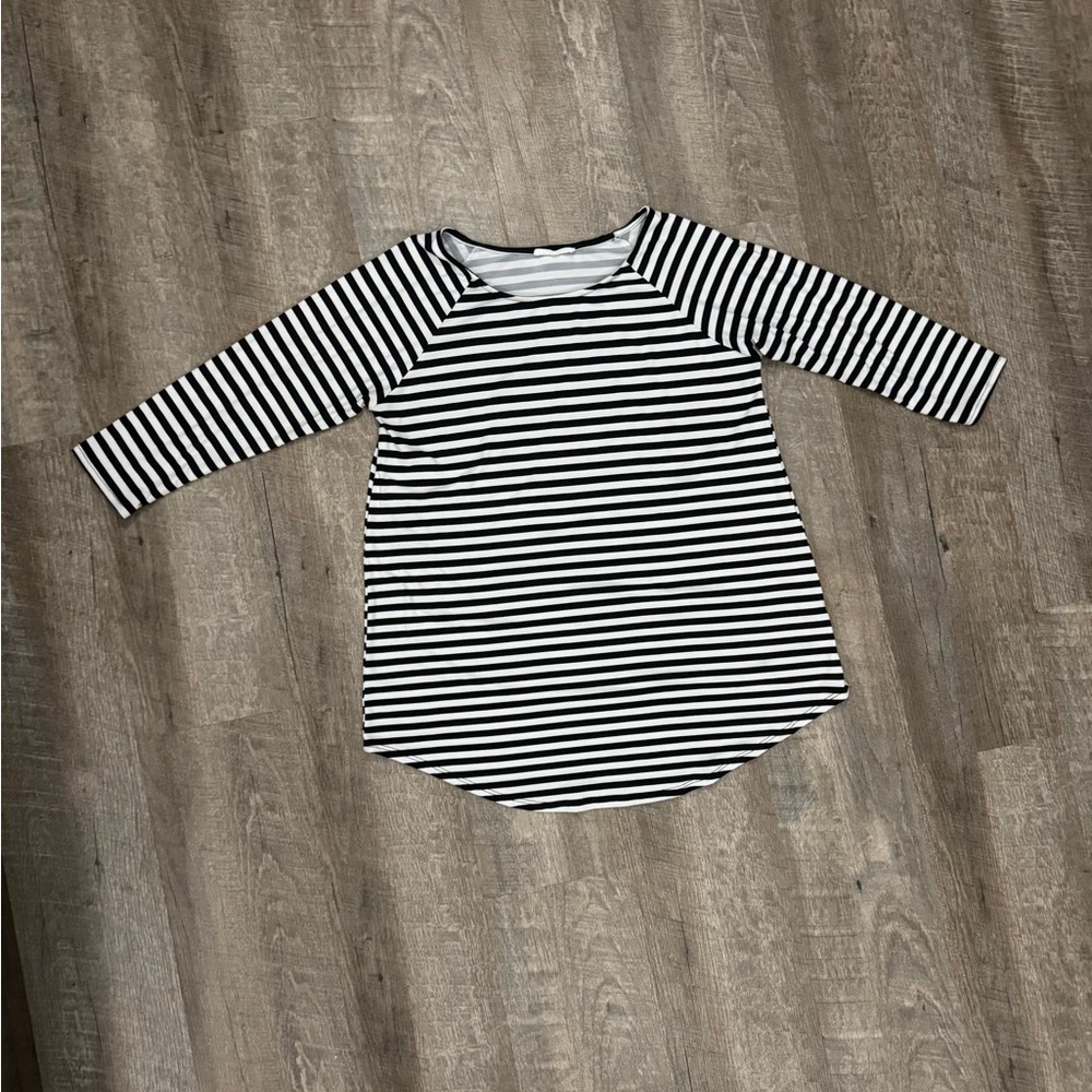 So SOFT Black and White Striped Relaxed Top Sz M